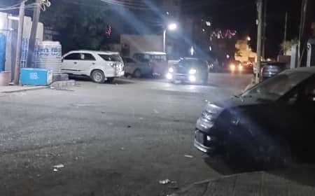 مدير عام خورمكسر يطّلع على أعمال الإنارة بالأحياء ويطالب بسرعة استكمال سفلتة الشارع الممتد من إدارة الأمن إلى جولة البجع