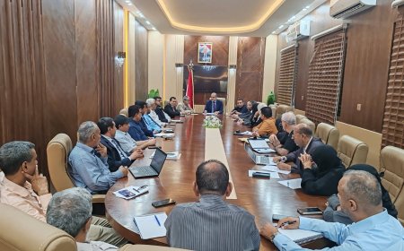 وزير الصحة يترأس اجتماعاً صحياً موسعاً لقيادات الوزارة بعدن