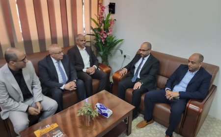 وزير الاتصالات وتقنية المعلومات يطلع على سير العمل بشركة "تيليمن"