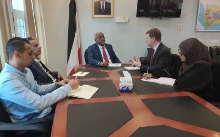 وزير الإدارة المحلية يبحث مع مدير مكتب المبعوث الأممي برامج دعم الأمن والسلام