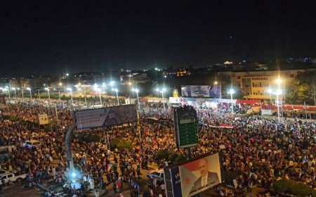 تحت شعار (الثبات والقرار).. حشود جماهيرية كبرى في ساحة العروض بعدن تأييداً للانتقالي