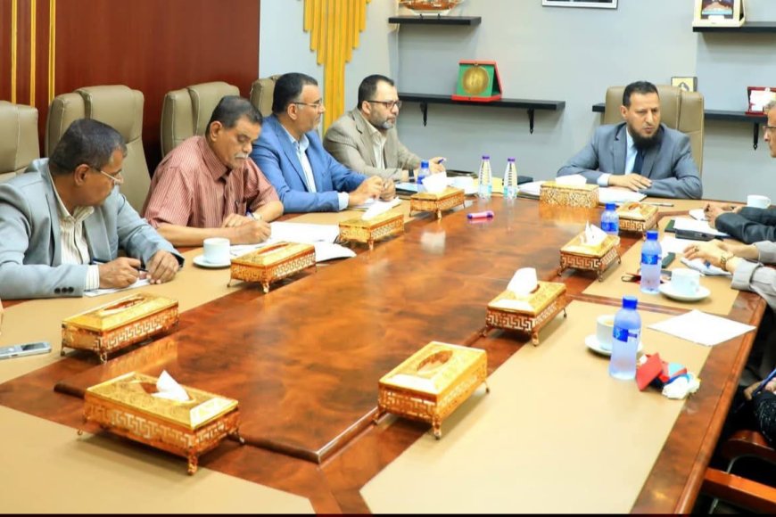 محافظ عدن يؤكد أهمية تفعيل العمل المدني لخدمة المجتمع المحلي