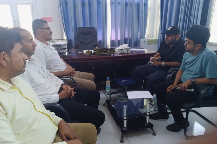 هيئة الشئون البحرية بالمكلا تبحث تطبيقات الذكاء الاصطناعي مع الدكتور محمد ناصر جابر