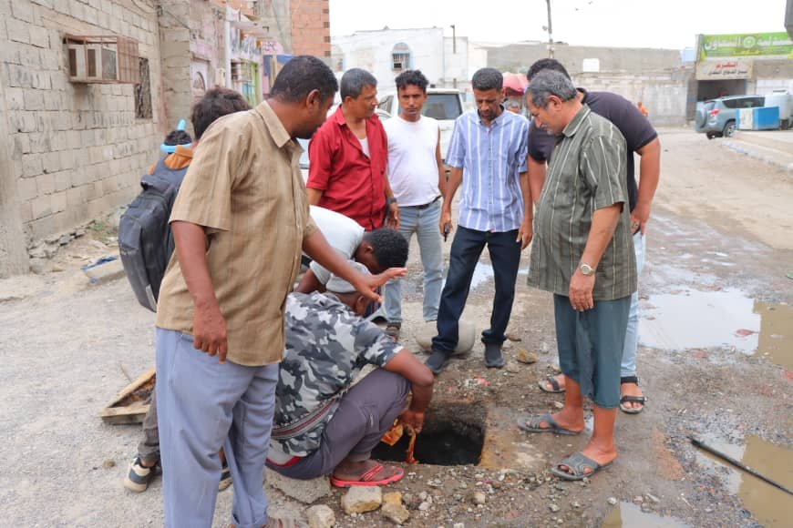 خورمكسر تدشن حملة شاملة لتصفية شبكات الصرف الصحي في أحياء المديرية