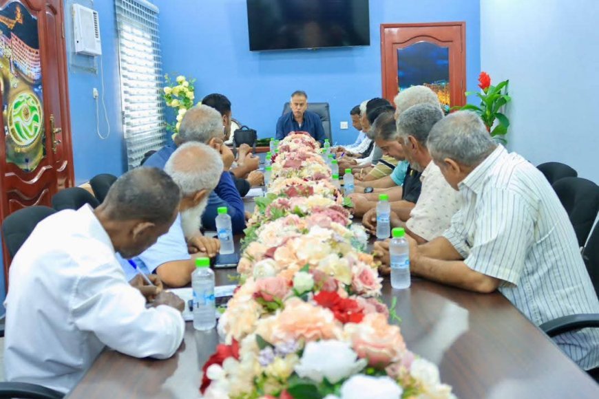 مناقشات رسمية ومجتمعية لبدء تنفيذ الحملة الوطنية الشاملة للنظافة في المعلا&nbsp;