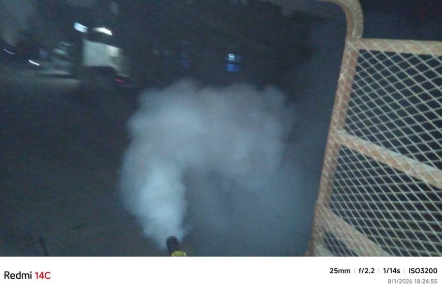 قسم صحة البيئة يواصل تنفيذ حملات الرش الضبابي في الشيخ عثمان