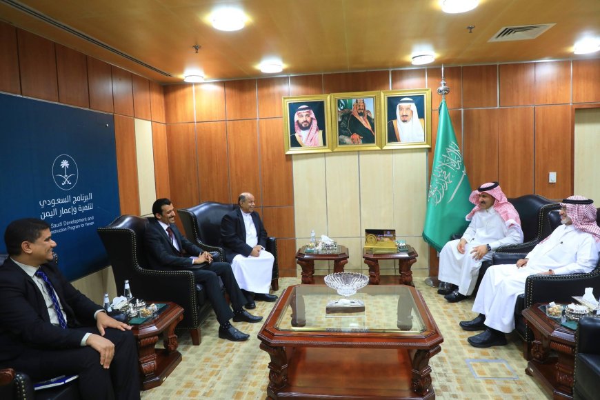 عضو مجلس القيادة الرئاسي محافظ حضرموت يلتقي سفير المملكة العربية السعودية لدى بلادنا ويطلع على جهود البرنامج السعودي لتنمية وإعمار اليمن