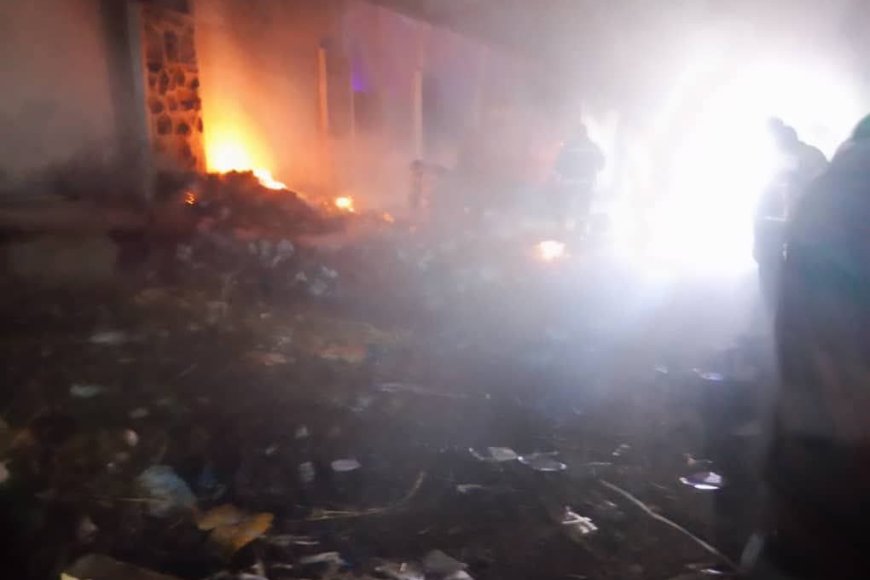 نشوب حريق في مستشفى الجمهورية في عدن .. تفاصيل