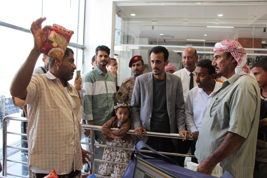 الوكيل الجيلاني يدشن بالمكلا الحملة الميدانية لمكتب الصناعة والتجارة لمراقبة إشهار الأسعار