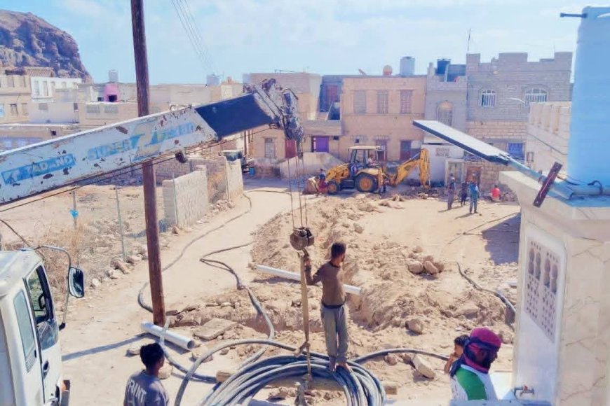 بتوجيهات محافظ حضرموت.. مؤسسة كهرباء ساحل حضرموت تواصل تحسين شبكة التيار الكهربائي بمدينة بروم