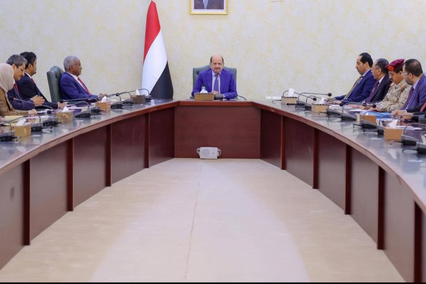 رئيس الوزراء وزير الخارجية يرأس في عدن الاجتماع الأول لمجلس الوزراء