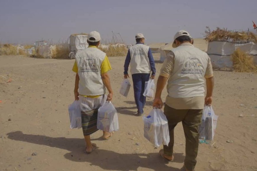 الحديدة..خلية الأعمال الإنسانية توزيع مشروع تمرة إفطار للأسر المحتاجة والنازحة في حيس