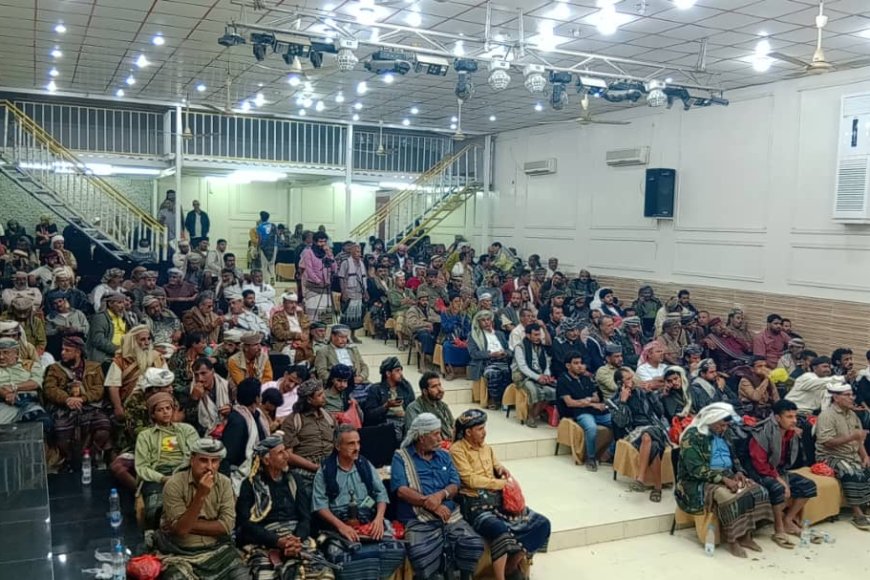 لقاء قبلي موسع بزنجبار يؤكد دعم هيبة الدولة ويطالب بمراجعة تغييرات قيادة الأمن الوطني في أبين