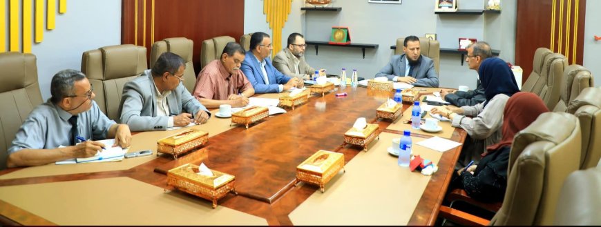 محافظ عدن يؤكد أهمية تفعيل العمل المدني لخدمة المجتمع المحلي