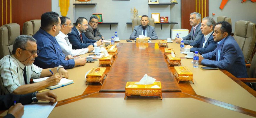 محافظ عدن يبحث مع كبير مستشاري الأمن والسلامة بالأمم المتحدة تعزيز التنسيق الإنساني ويؤكد أهمية نقل مقار المنظمات إلى عدن