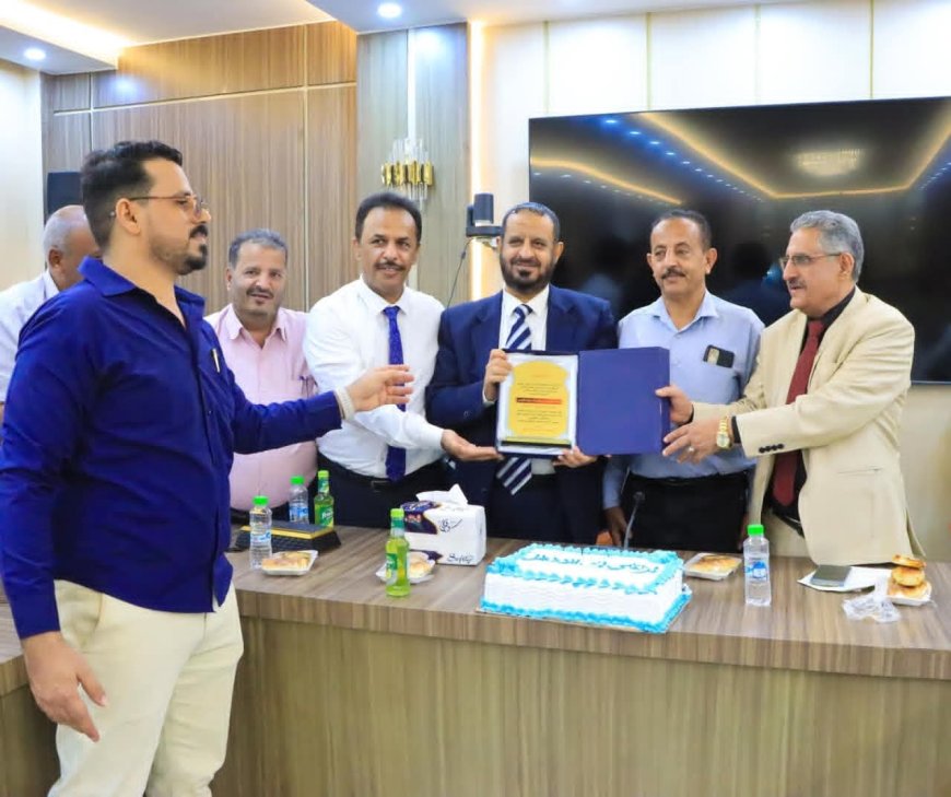 وزارة الزراعة والاسماك تكرم مدير الموارد البشرية بمناسبة انتهاء فترة عمله