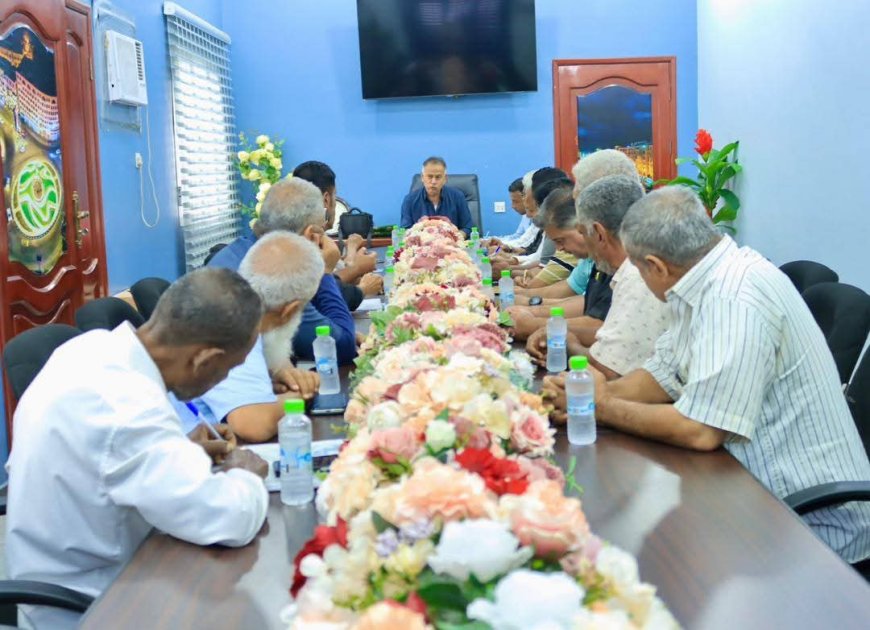 مناقشات رسمية ومجتمعية لبدء تنفيذ الحملة الوطنية الشاملة للنظافة في المعلا 