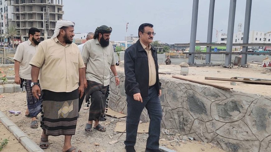 مدير عام المنصورة يتفقد مستوى إنجاز مشروع "إنشاء متنفس مثلث دوار السفينة"..