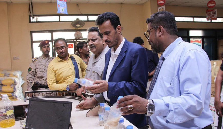 الوكيل الجيلاني يدشن تطبيق ميثاق الإلكتروني لضبط الأسعار وينفذ نزولاً ميدانيًا للمحلات التجارية وتجار المواد الغذائية