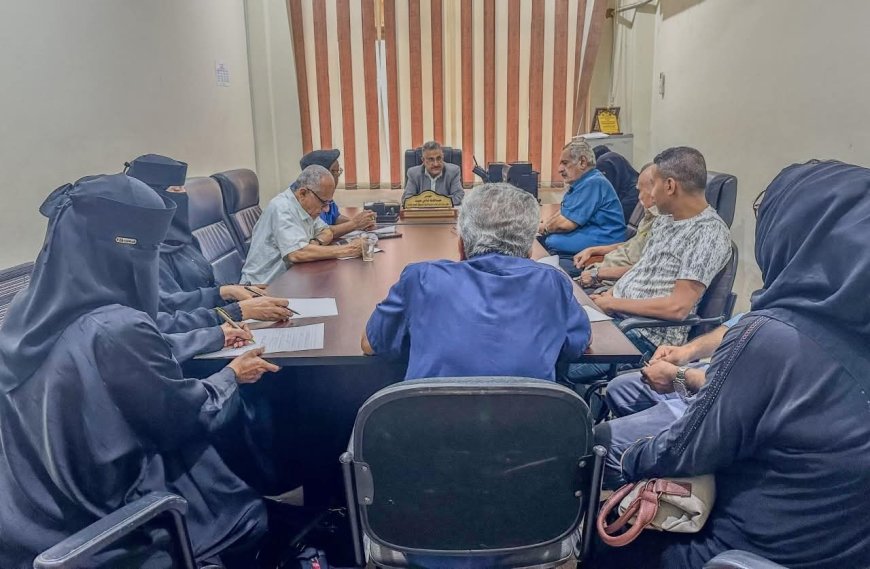 الوكيل عبدالملك يعقد اجتماع مع مدراء وموظفي قطاع الإنتاج الزراعي 