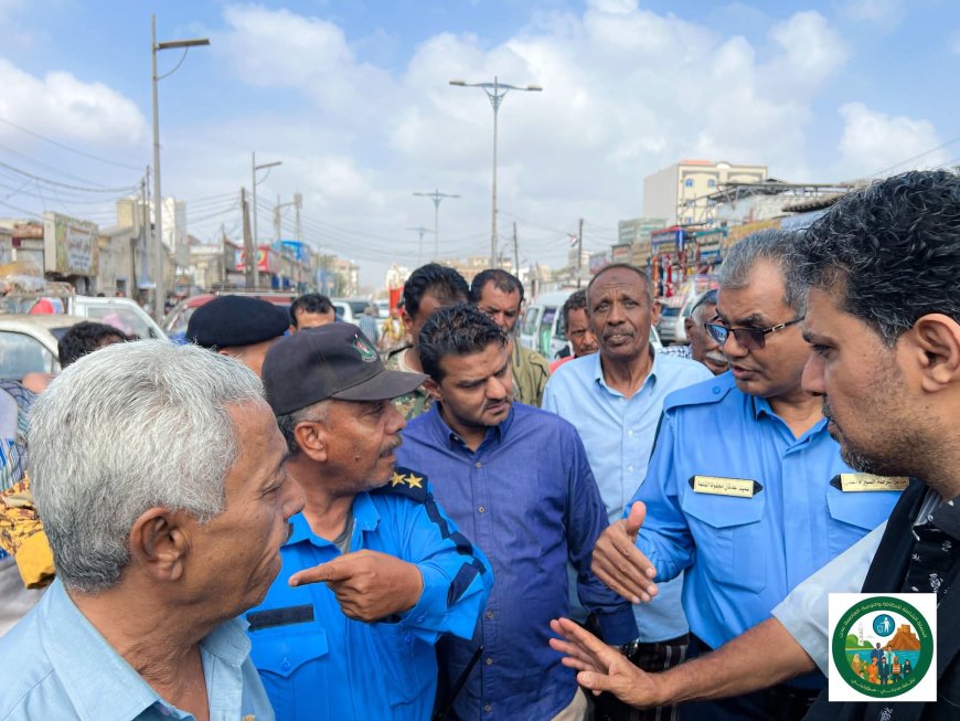 بتوجيهات محافظ عدن.. حملة نظافة وإزالة عشوائيات في الشيخ عثمان تحت شعار «عدن مدينتي نظافتها مسؤوليتي»