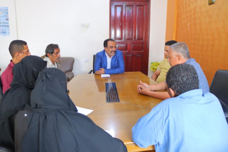 الزهري يترأس اجتماعًا موسعًا لمناقشة أوضاع المياه وتنظيم عملية التوزيع في خور مكسر