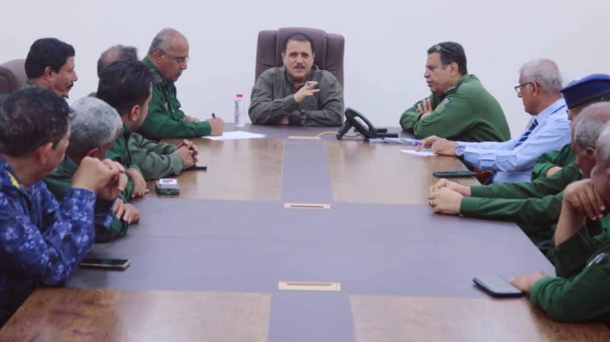 العميد جبر يترأس اجتماعاً أمنياً بنواب مدراء أقسام الشرطة بالعاصمة عدن.