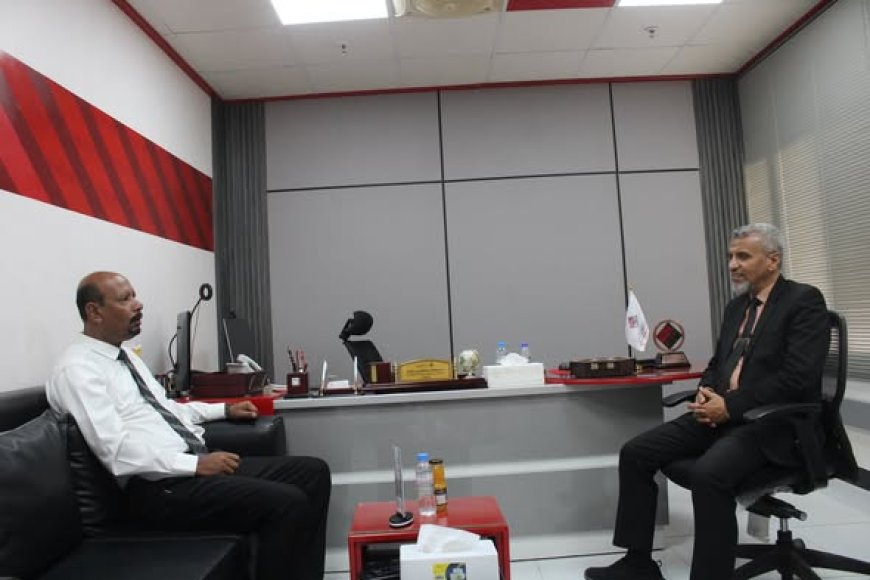 مدير عام مديرية مدينة المكلا يبحث مع "مؤسسة العون" سبل تعزيز التعليم التقني وتطوير الكفاءات المحلية