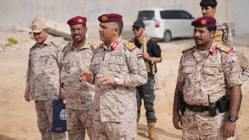 أركان محور الغيضة يتفقد جاهزية كتيبة أمن وحماية الطرقات ويشيد بمستوى أدائها في المهرة