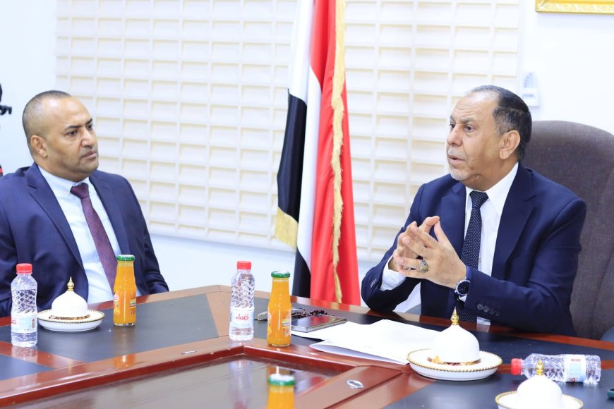 وزير الصناعة والتجارة يدشّن مهامه بعد تجديد الثقة ويؤكد مضاعفة الجهود وتعزيز النزاهة والارتقاء بالأداء المؤسسي