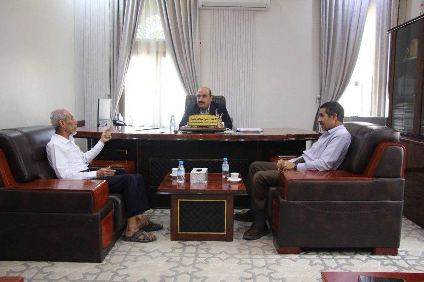 مدير تربية ساحل حضرموت يلتقي مدير عام دوعن ويناقشان الوضع التعليمي بالمديرية