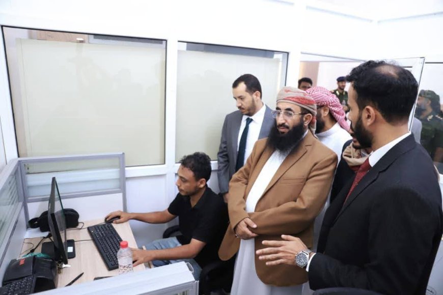 وزير الأوقاف والإرشاد يتفقد سير العمل في قطاعات الوزارة بالعاصمة المؤقتة عدن 
