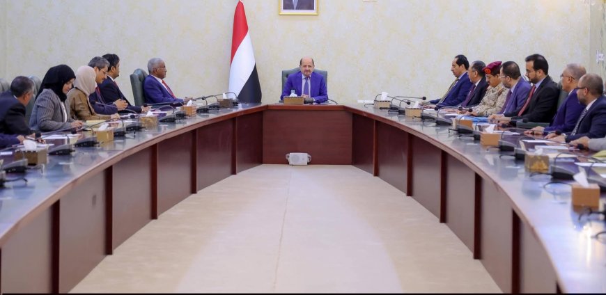 رئيس الوزراء وزير الخارجية يرأس في عدن الاجتماع الأول لمجلس الوزراء