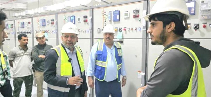 وزير الكهرباء يوجّه بمعالجة الأعطال الفنية في محطة الطاقة الشمسية