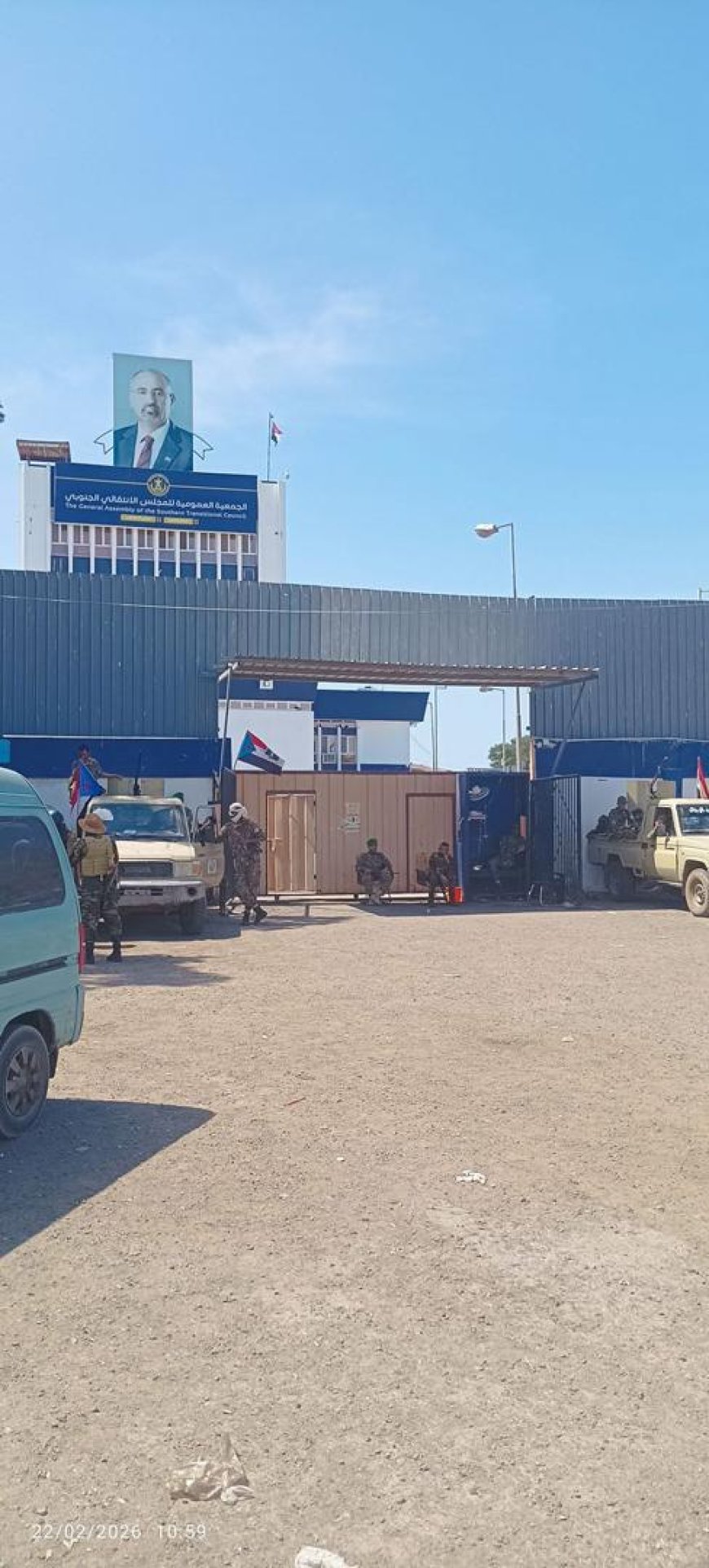قوة أمنية تغلق مقر الجمعية الوطنية التابعة للمجلس الانتقالي الجنوبي وتمنع الموظفين من الدخول