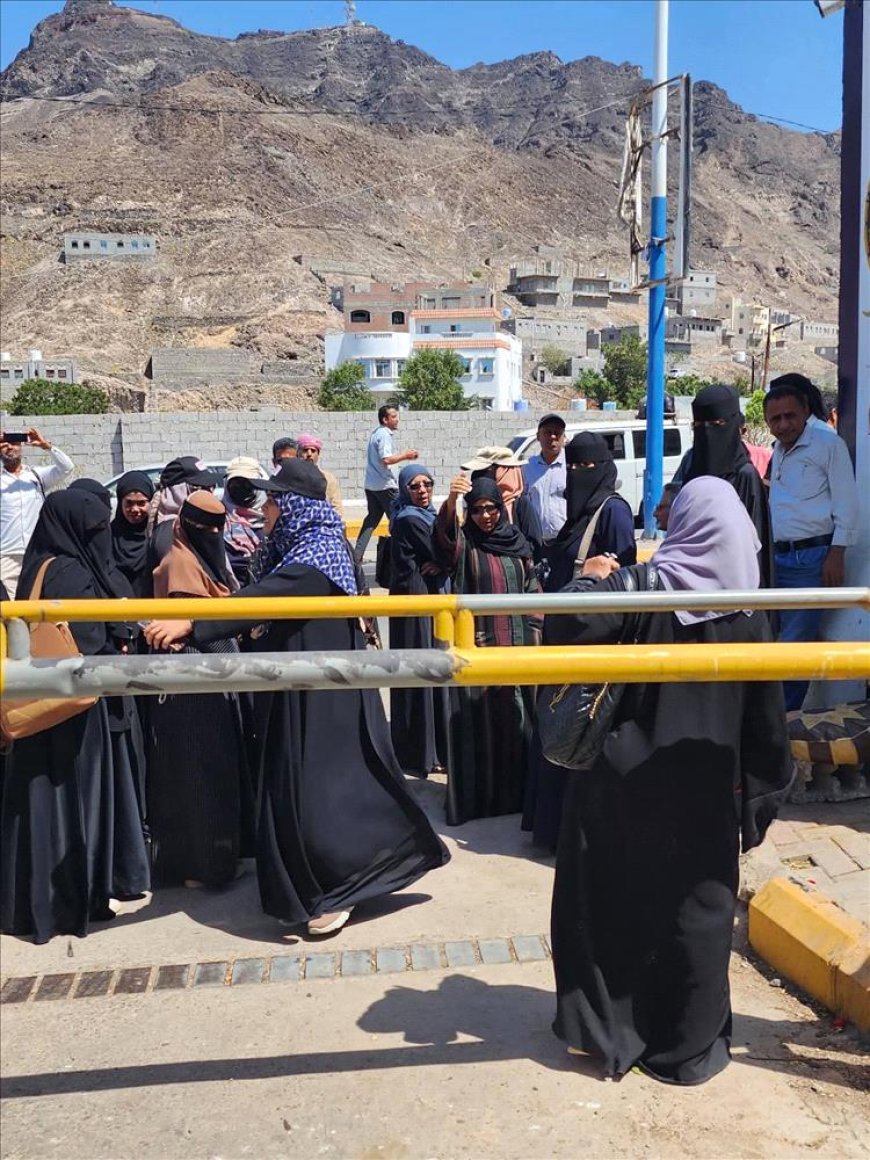 قوات عسكرية تغلق مبنى الأمانة العامة للانتقالي في عدن