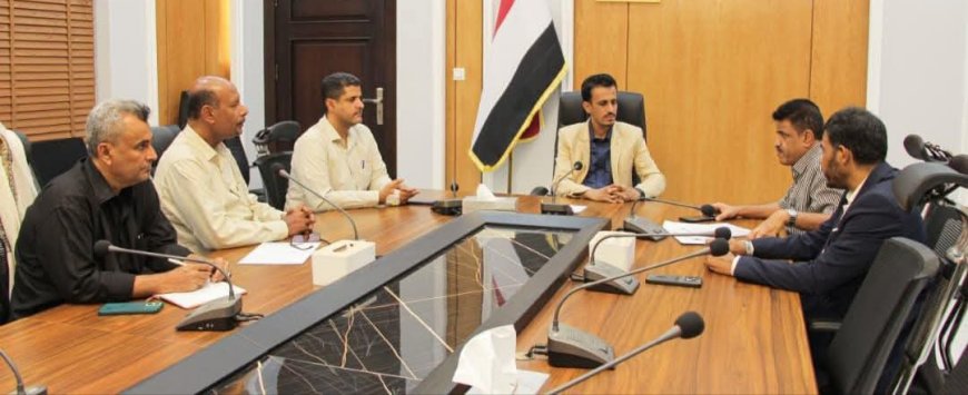 وكيل حضرموت الجيلاني يشهد توقيع اتفاقية تنفيذ مشروع شبكة المياه بمنطقة فوة بالمكلا