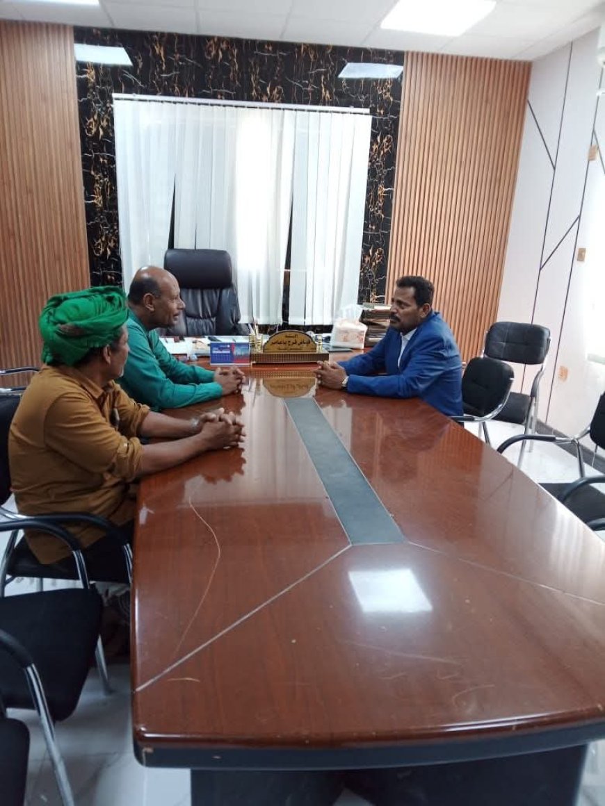 مدير عام غيل بن يمين يلتقي مدير عام المكلا لبحث سبل التعاون المشترك