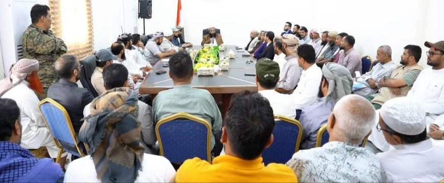 وزير الأوقاف يترأس اجتماعًا موسعًا لقيادة وموظفي الوزارة بالعاصمة المؤقتة عدن 