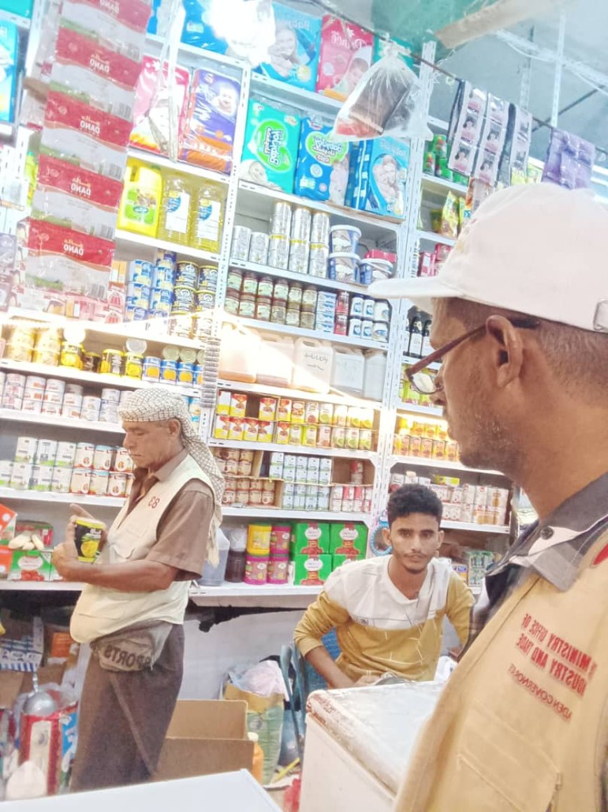 مكتب الصناعة والتجارة بخورمكسر يواصل حملاته الرقابية على الأسواق والأحياء ويضبط المخالفات التموينية