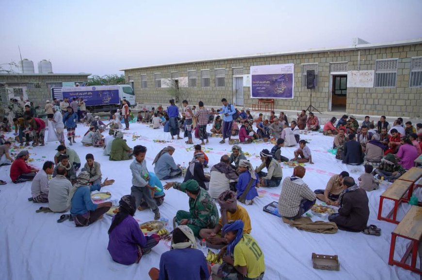 تعز...خلية الإنسانية تدشن مشروع “موائد الخير” من مديرية الوازعية.