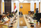 عضو مجلس القيادة محافظ حضرموت يترأس اجتماعاً استثنائياً للمكتب التنفيذي بحضور حكومي رفيع