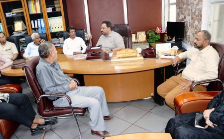 مدير عام شركة النفط بعدن يؤكد على اهمية استقرار الحالة التموينية وتنظيم عمل محطات الوقود