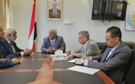 الوزير باسلمة يناقش التحديات الإدارية والتنموية التي تواجه السلطة المحلية بمحافظة الحديدة