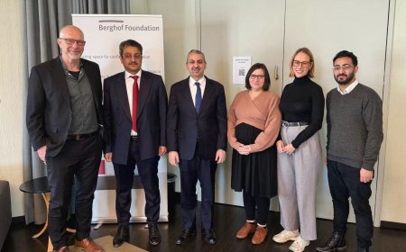 وزير الثقافة والسياحة يبحث مع رئيسة منظمة بيرجهوف دعم جهود السلام في اليمن