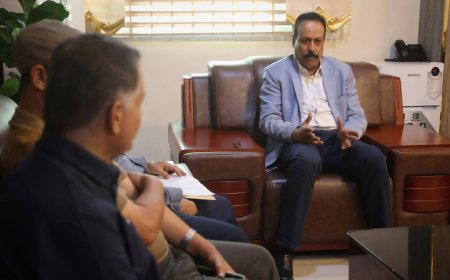 لقاء يناقش مشاريع قطاع الطرق في مديريات يافع