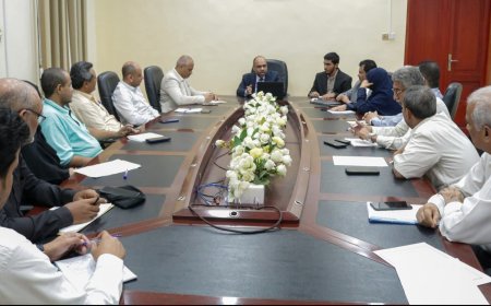 وزير الاتصالات وتقنية المعلومات يناقش خطط تطوير الأداء وتعزيز الموارد وبناء شبكة وطنية قوية