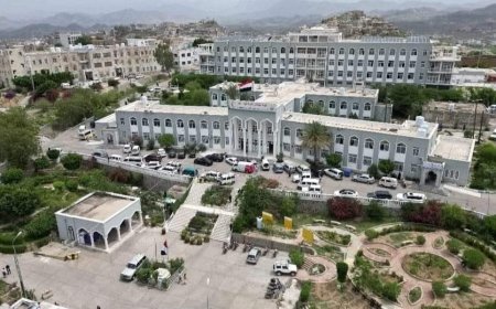 تعز.. هيئة مستشفى الثورة العام تُعزز ريادتها في الجراحة الحديثة عبر تقنيات "المناظير" المتطورة