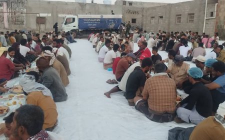 خلية الأعمال الإنسانية تنظم مأدبة إفطار موائد الخير بمديرية ذو باب المندب