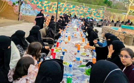 تعز..للعام الرابع على التوالي .. فتيات الحالمة يكسرن احتكار الرجال لمأدبات الافطار الجماعي